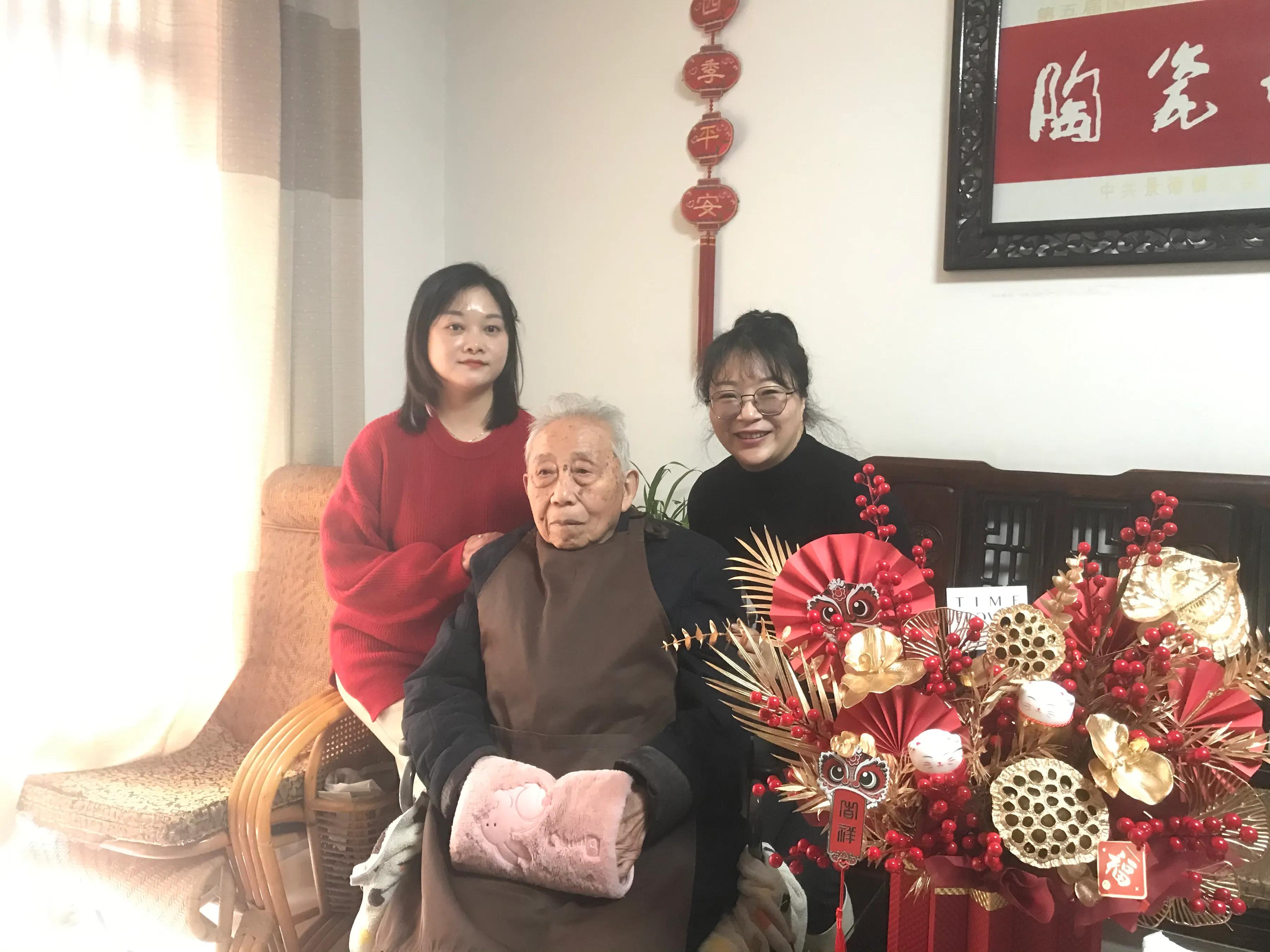 江西省职业技能发展促进会非遗专业委员会一行新年慰问王锡良大师