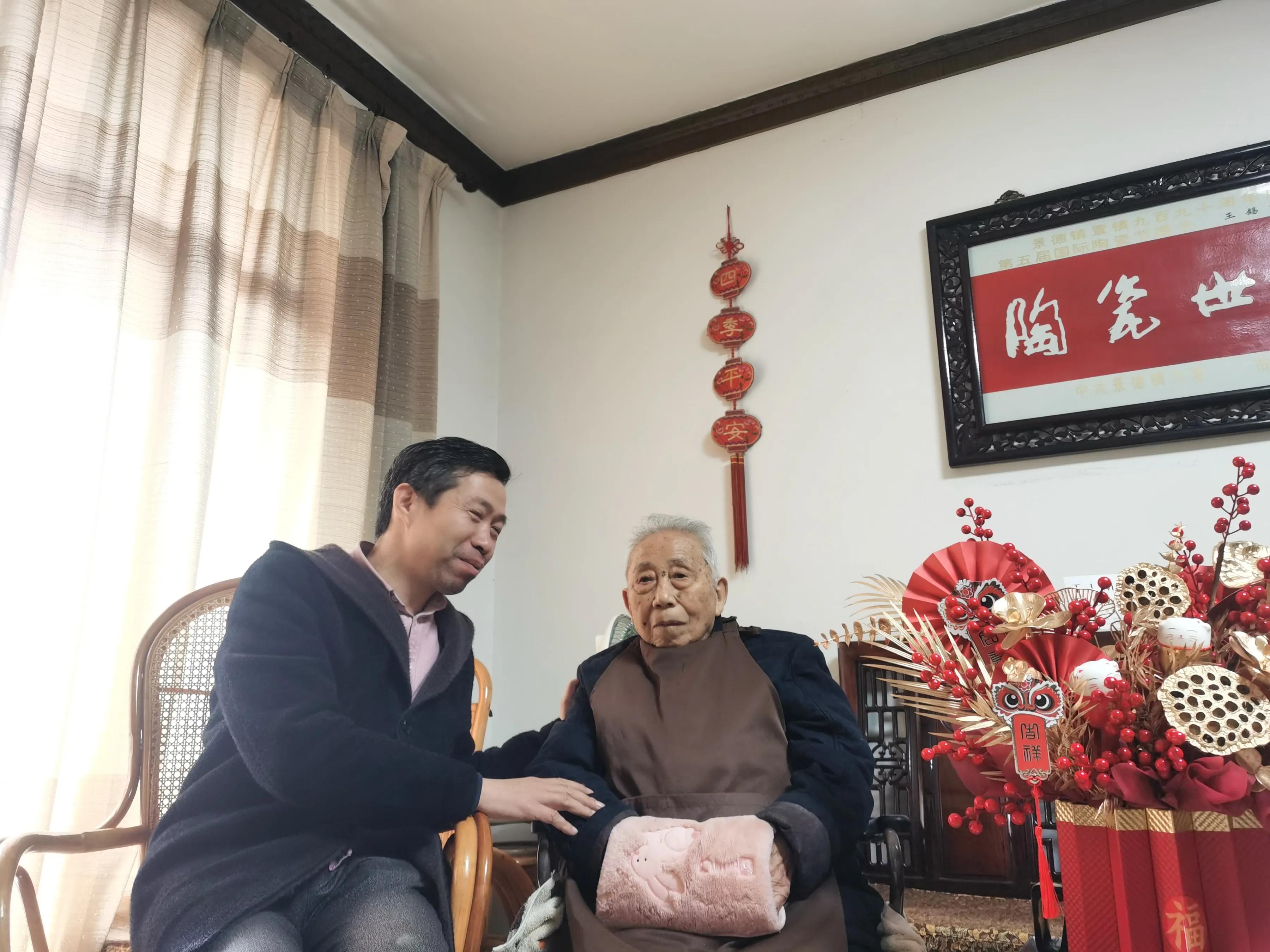 江西省职业技能发展促进会非遗专业委员会一行新年慰问王锡良大师